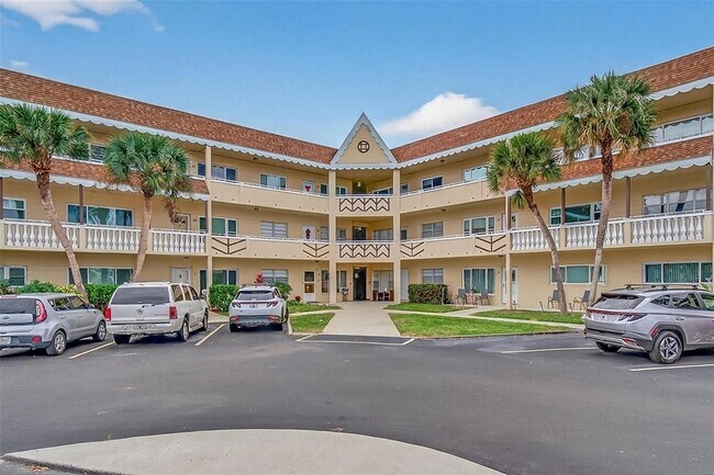 2040 World Pkwy Blvd, Unit 12 in Clearwater, FL - Foto de edificio - Building Photo