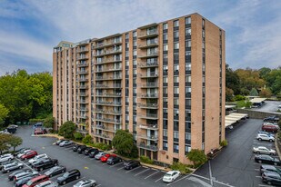 Strath Haven Condominiums in Swarthmore, PA - Building Photo