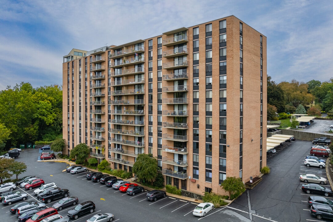 Strath Haven Condominiums in Swarthmore, PA - Foto de edificio