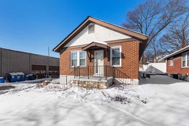 2655 Louis Ave in Brentwood, MO - Building Photo - Building Photo