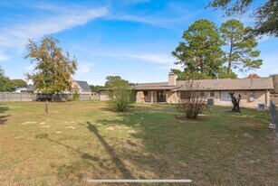 716 S Houston St in Edgewood, TX - Building Photo