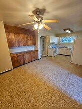 548-550 Lozier Ln in Medford, OR - Building Photo - Building Photo