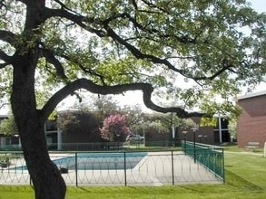 140 E Lake St in Elmhurst, IL - Building Photo - Building Photo