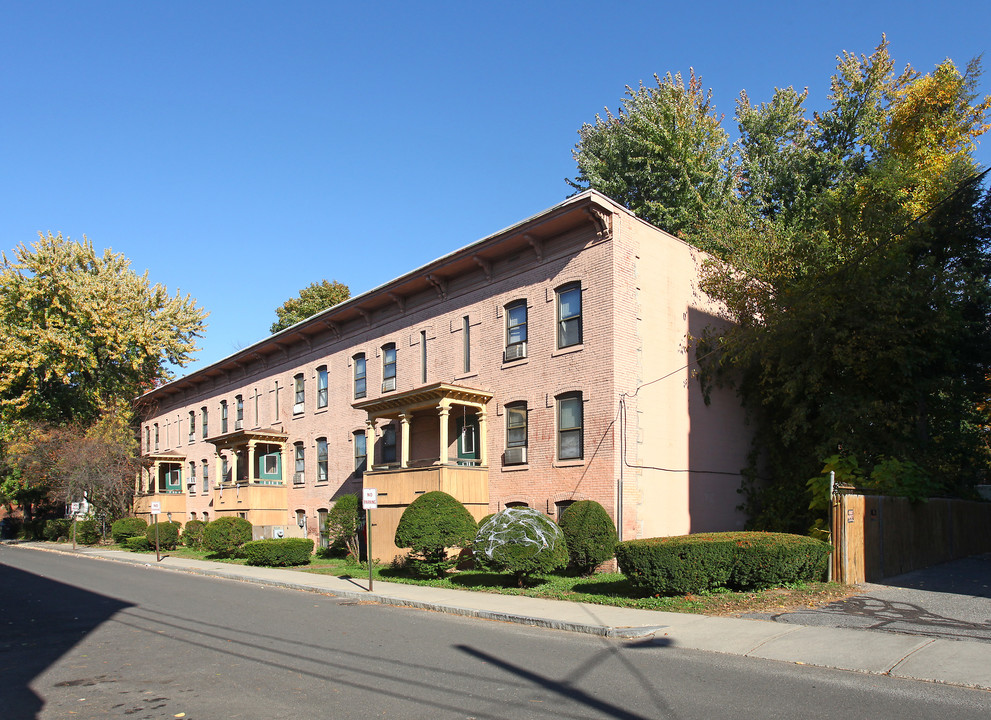 Pilgrim Village Apartments 2 in Westfield, MA - Building Photo