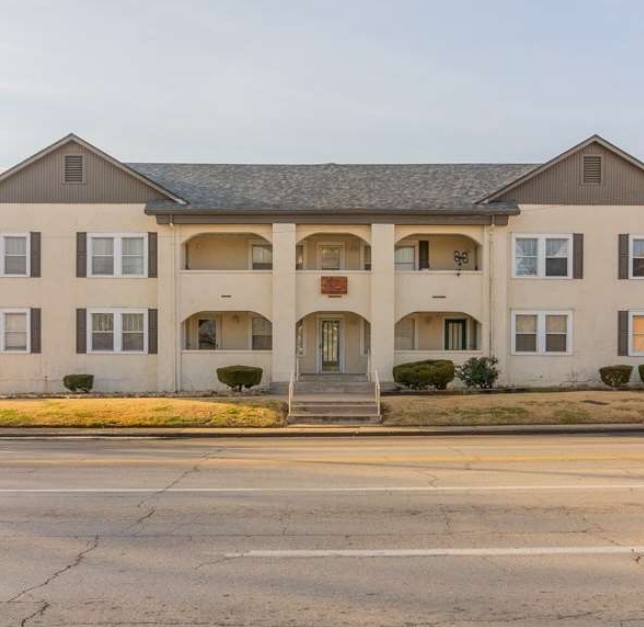 Adams Place Apartments in Bartlesville, OK - Building Photo