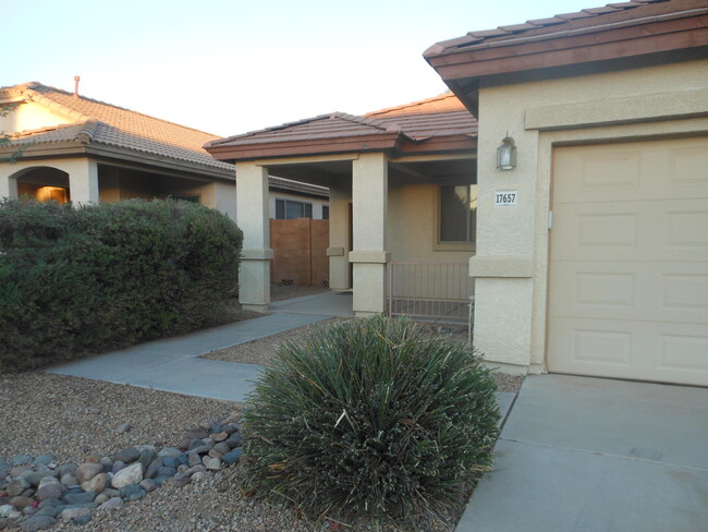 17657 N 167th Dr in Surprise, AZ - Foto de edificio - Building Photo