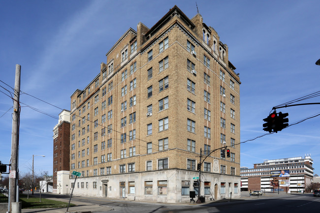 York Towers Apartments in Louisville, KY - Foto de edificio - Building Photo