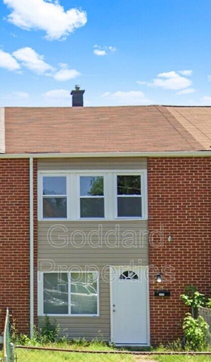 2073 Larkhall Rd in Dundalk, MD - Building Photo