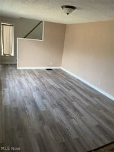 56 Marion Ave in Mogadore, OH - Foto de edificio - Building Photo