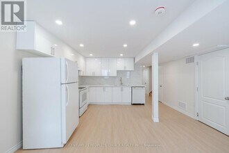 5654 Dolmite Heights in Mississauga, ON - Building Photo - Building Photo