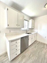 2142 Rhodora St in Forest Grove, OR - Foto de edificio - Building Photo