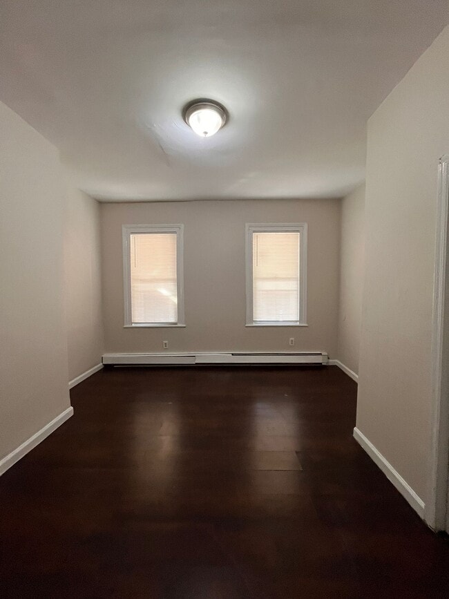 138 Fulton Ave, Unit 1 in Jersey City, NJ - Building Photo - Building Photo