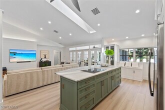 339 4th Ave N in Naples, FL - Building Photo - Building Photo