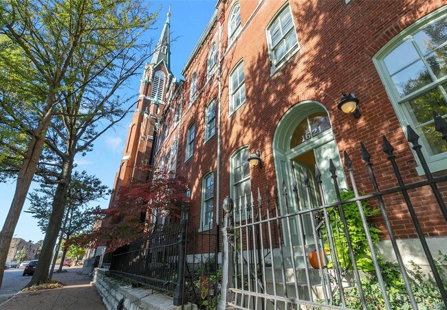 1621 S 11th St, Unit D in St. Louis, MO - Foto de edificio - Building Photo