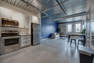 1009 W Juneau Ave in Milwaukee, WI - Building Photo - Building Photo