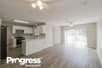 13700 Whitby Rd in Hudson, FL - Building Photo - Building Photo