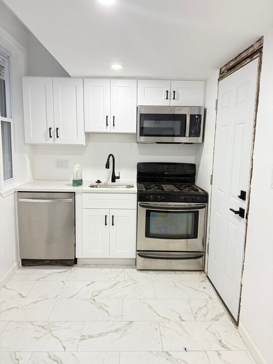 32 Sidlaw Rd, Unit 3 in Boston, MA - Building Photo