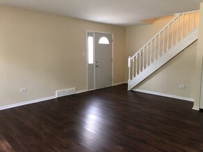 1902 Rosewood Ct in Darien, IL - Building Photo - Building Photo