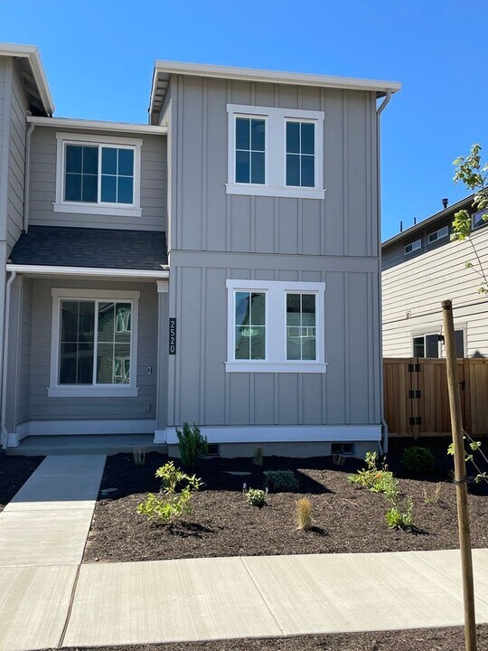 2550 NW Spruce Cone Ln in Redmond, OR - Building Photo