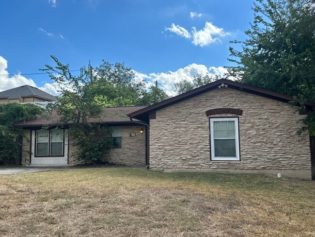 6907 Dubuque Ln in Austin, TX - Building Photo - Building Photo