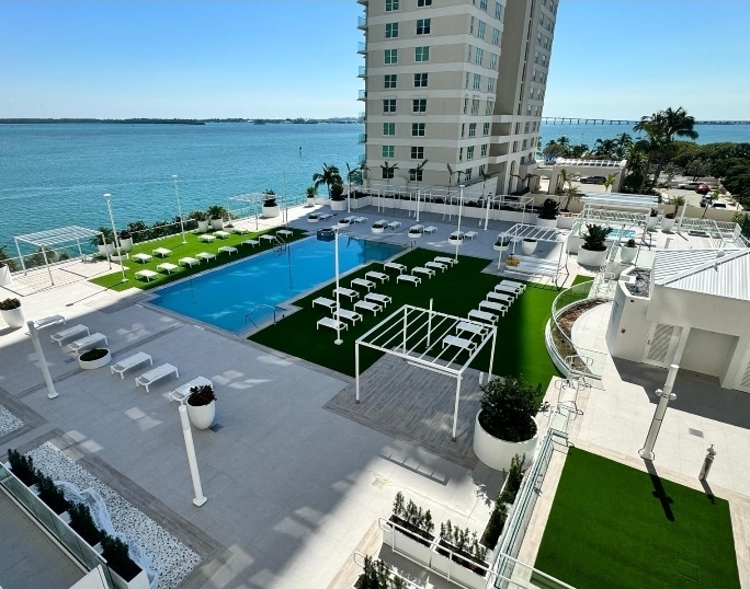 800 Claughton Island Dr, Unit 1503 in Miami, FL - Foto de edificio