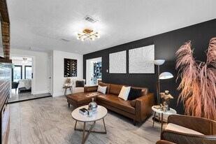4610 Ella Blvd in Houston, TX - Building Photo