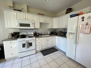 54 Hobson St, Unit 56-2 in Boston, MA - Foto de edificio - Building Photo