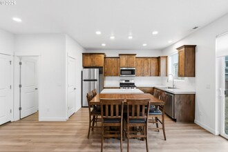 2095 S Heather St in Cornelius, OR - Building Photo - Building Photo