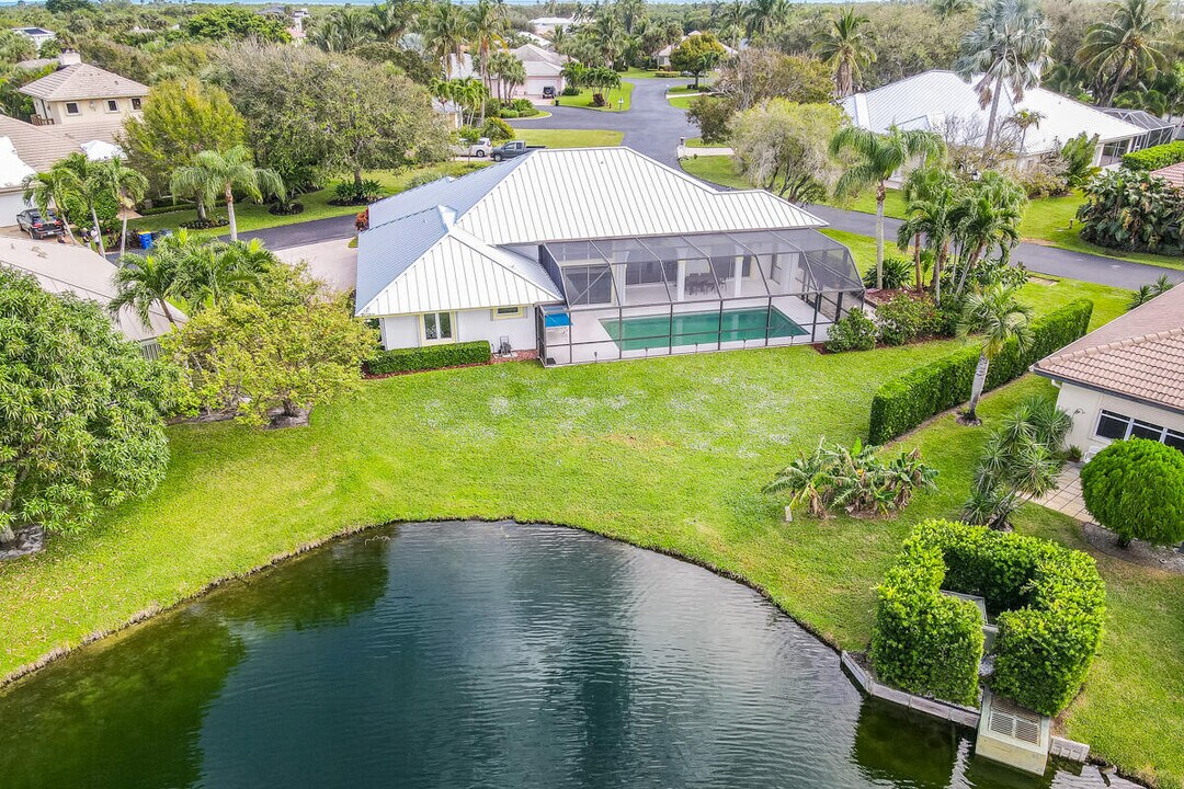 8120 SE Waterway Dr in Hobe Sound, FL - Building Photo