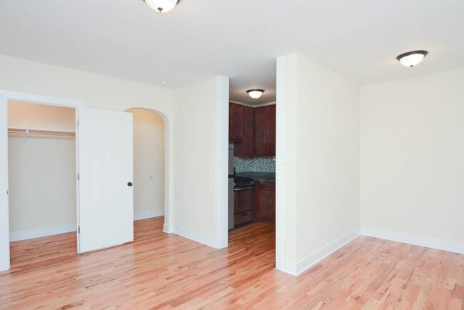 4530 N Damen Ave, Unit J08P