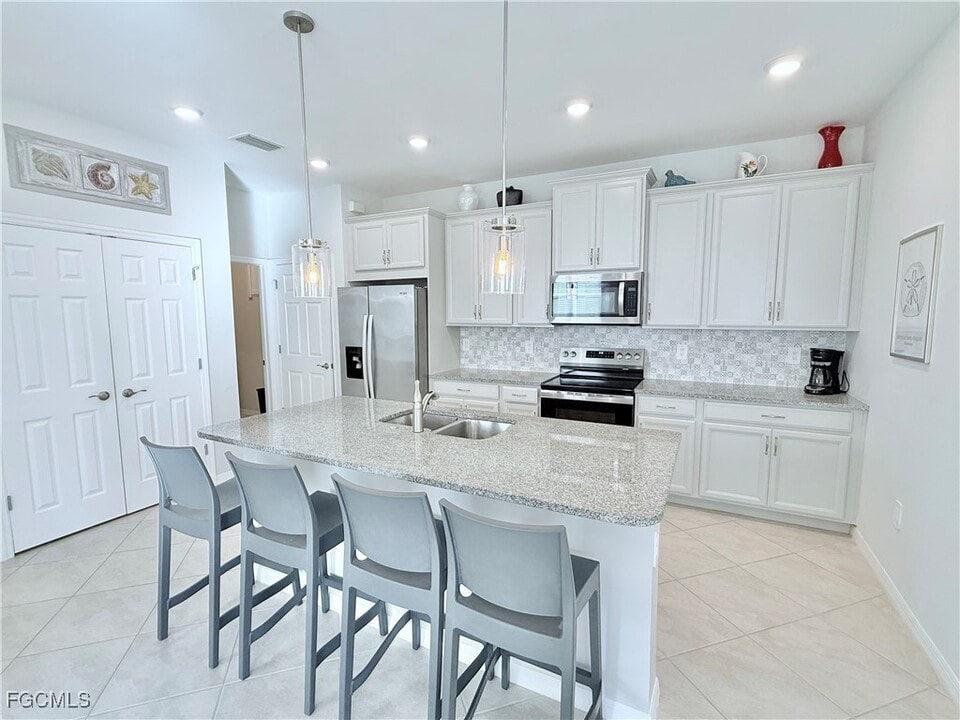 3029 Royal Gardens Ave in Ft. Myers, FL - Building Photo