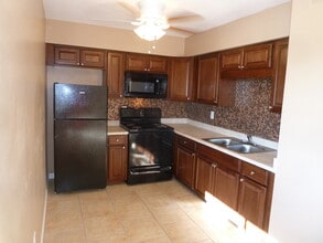 13024 N 22nd St, Unit Sugarloaf Apts in Phoenix, AZ - Foto de edificio - Building Photo