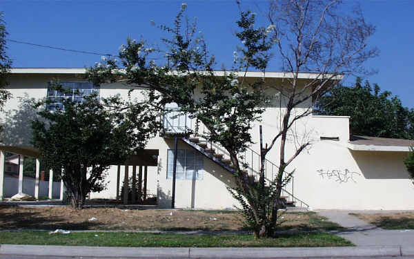 309 W Jackson St in Rialto, CA - Building Photo