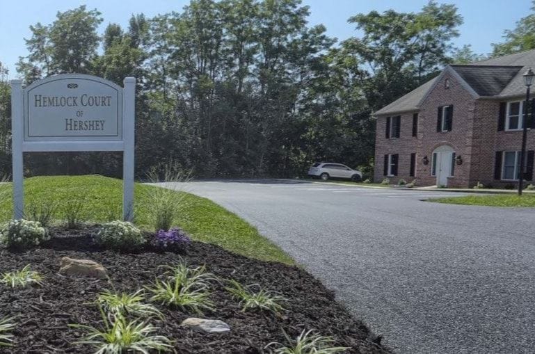 Hemlock Court Hershey in Hershey, PA - Foto de edificio