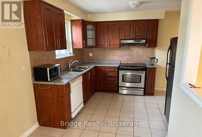 7075 Magic Ct in Mississauga, ON - Building Photo - Building Photo