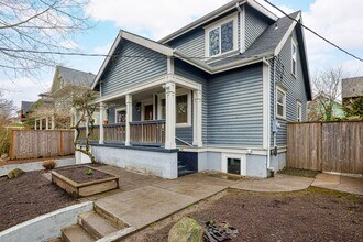 4115 SE Yamhill St in Portland, OR - Building Photo - Building Photo
