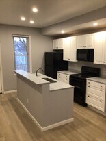 85 E Terra Cotta Ave, Unit 1F in Crystal Lake, IL - Building Photo