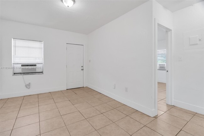2050 Lincoln Ave in Opa Locka, FL - Building Photo - Building Photo