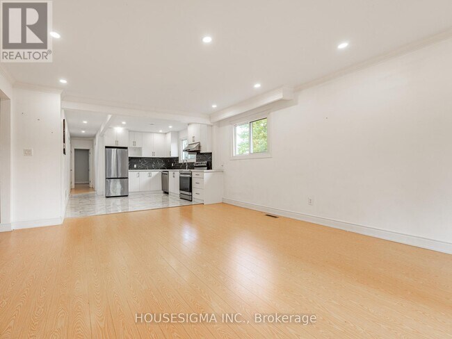 16 Muskoka Ave in Toronto, ON - Building Photo - Building Photo