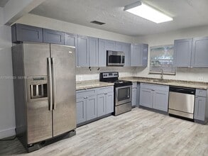 209 SW 9th St in Hallandale Beach, FL - Building Photo - Building Photo