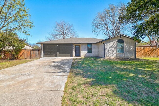 1403 Greenfield Dr in Round Rock, TX - Building Photo - Building Photo