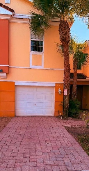 property at 779 Pipers Cay Dr