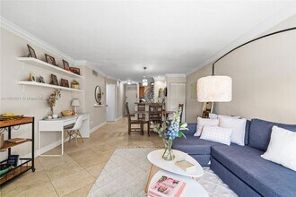 6815 Edgewater Dr in Coral Gables, FL - Building Photo - Building Photo