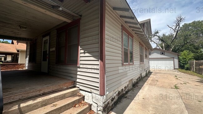 2316 W Douglas Ave in Wichita, KS - Building Photo - Building Photo