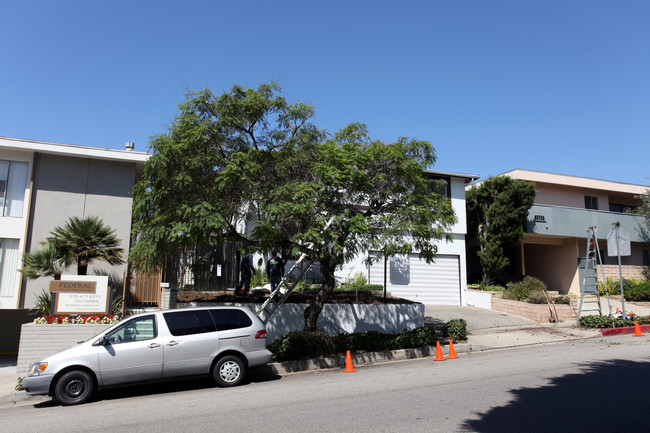 1329 Federal Ave in Los Angeles, CA - Foto de edificio - Building Photo