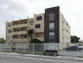 33rd Street Apartments in Miami, FL - Building Photo