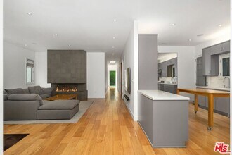 429 N Lucerne Blvd in Los Angeles, CA - Building Photo - Building Photo