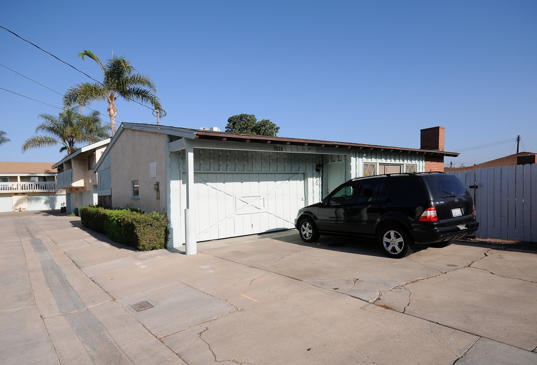 Canyon Drive in Costa Mesa, CA - Building Photo