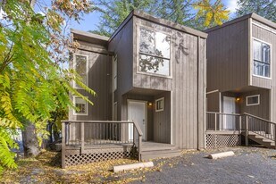 302 Pleasant St in Grass Valley, CA - Building Photo