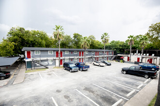 XSunset Palms in Austin, TX - Building Photo - Building Photo